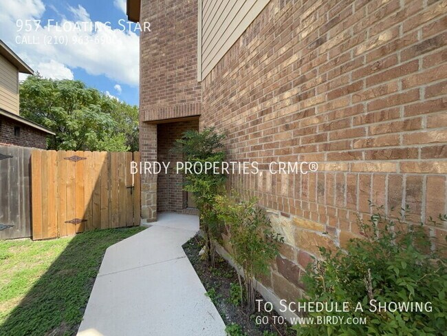 Building Photo - 957 Floating Star