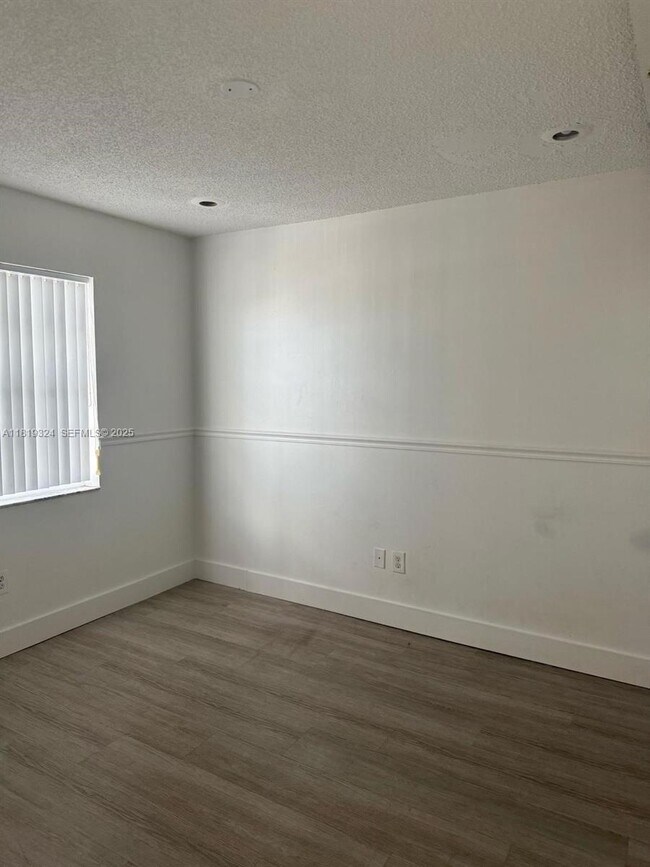 Building Photo - 438 NE 210th Cir Terrace