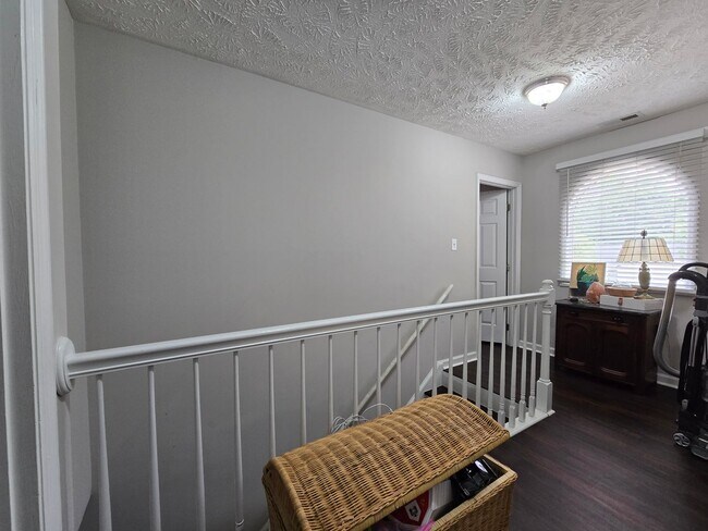 Building Photo - 111 Greentree Dr