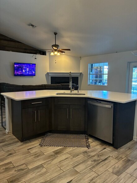 Building Photo - 867 Park Valley Cir