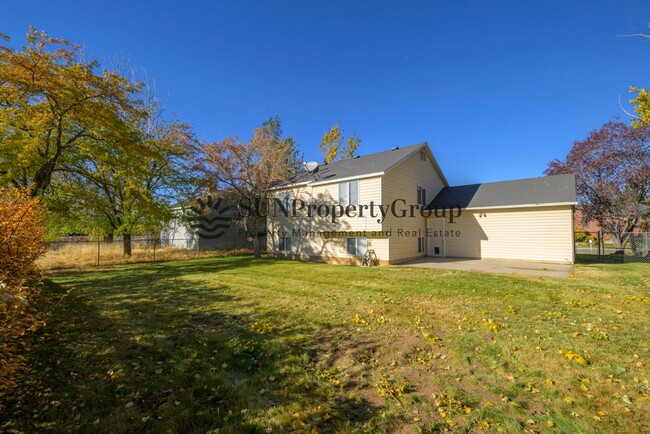 Building Photo - Great Updated Family Home in Excellent Cli...