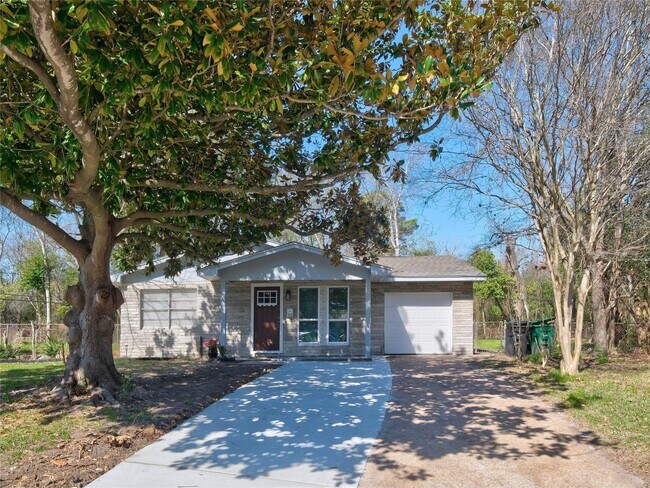 Building Photo - 3215 Soway St