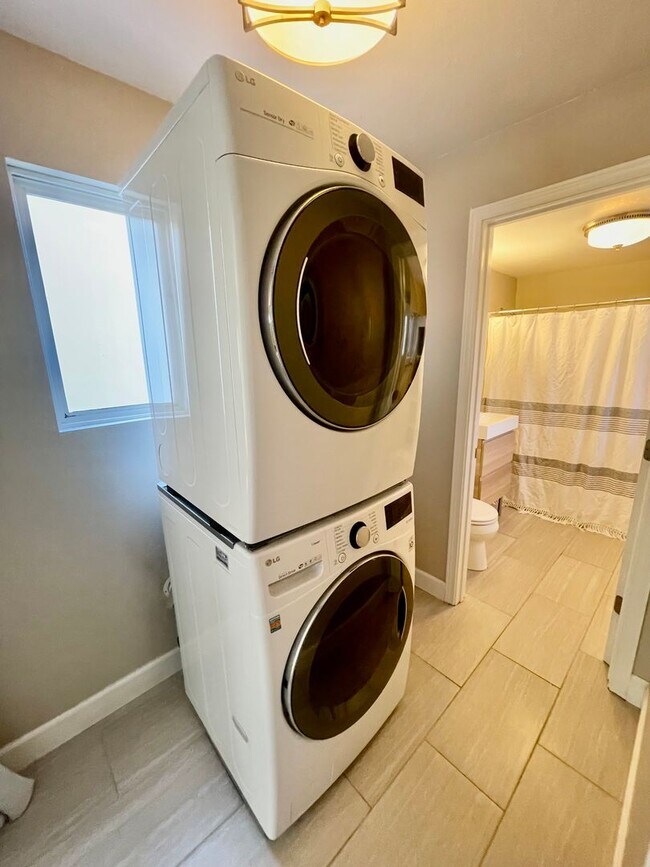 Building Photo - Prime Location! Modern 2BD/1 BA with A/C & EV Charging Steps from Mississippi