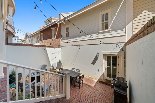 Building Photo - 49 Pleasant St