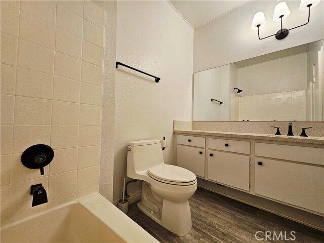 Building Photo - 156 S Oak Knoll Ave