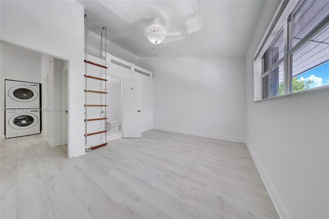 Building Photo - 798 Crandon Blvd