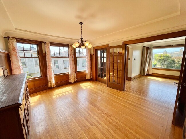 Building Photo - Westwood Park - Stunning 3BR+ / 2 BA Home w/Fabulous Back Yard! - PROGRESSIVE