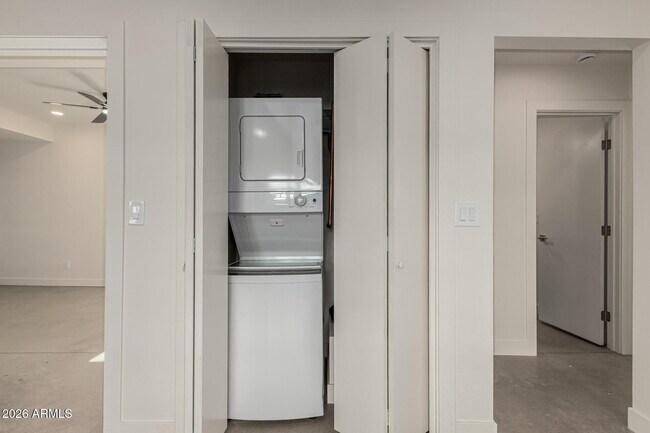 Building Photo - 125 N 11th Ave