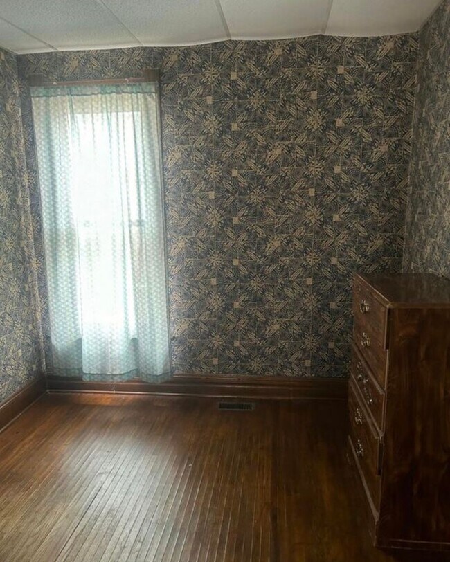 Building Photo - 3 Bed 1 Bath