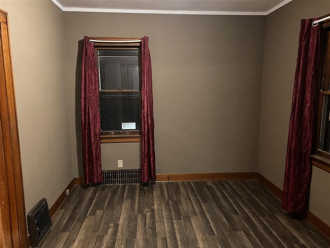 Building Photo - 207 N Pine-