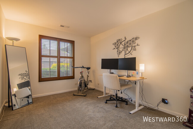 Building Photo - 1605 Thames Ct