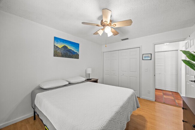 Building Photo - 257 Pleasant Wood Dr