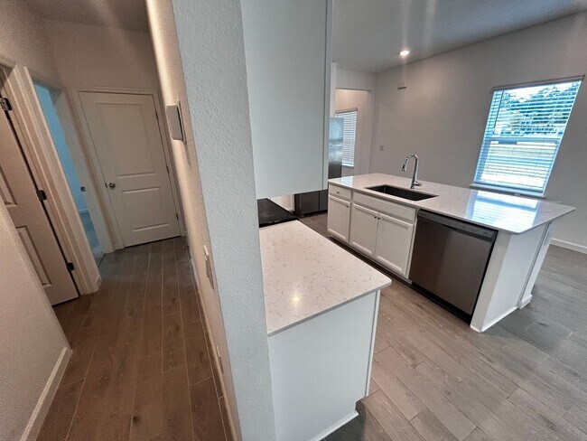 Building Photo - Modern Newer Build 3 Bed 2.5 Bath. Garage. Patio. In-Unit Laundry. Internet and Lawn Care Included!