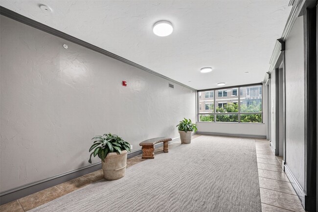 Building Photo - 5150 Hidalgo St