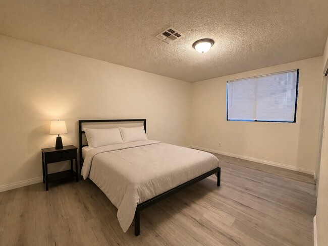 Building Photo - 6802 Bonillo Dr