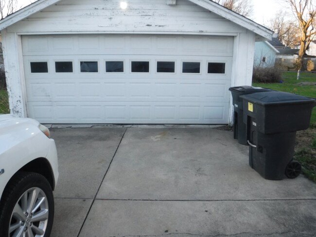 Building Photo - 1320 Trumbull Ave SE