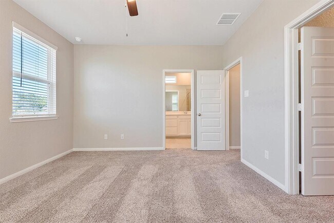 Building Photo - 9814 Magnolia Village Ln