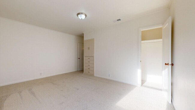 Building Photo - Bright Country Three Bedroom One Bathroom ...
