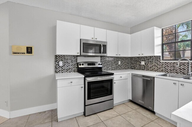 Building Photo - 6769 Montego Bay Blvd