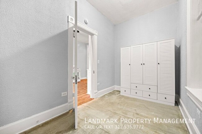 Building Photo - 1124 N Wolcott Ave