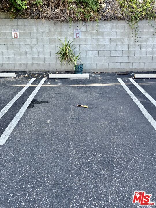 Building Photo - 1103 W Angeleno Ave