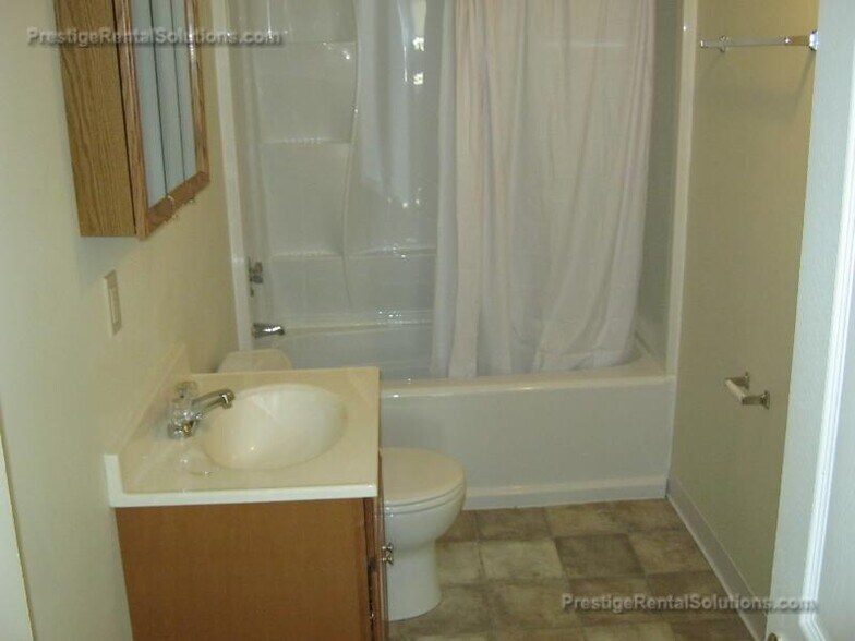 Building Photo - 21 Roseclair St