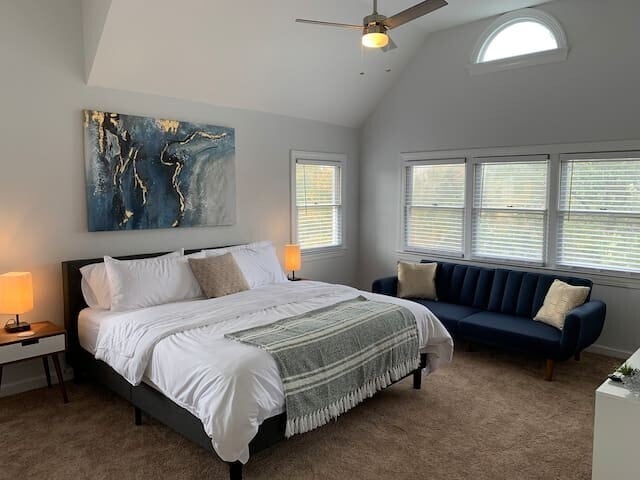 Building Photo - Fully Furnished!