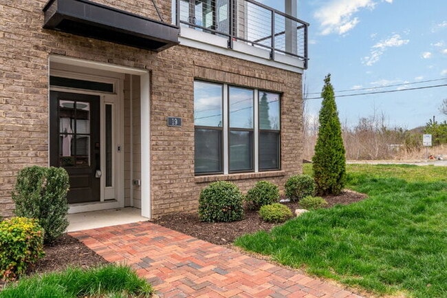 Building Photo - Modern End-Unit Townhome in Rocketts Landing with an Incredible Rooftop Terrace
