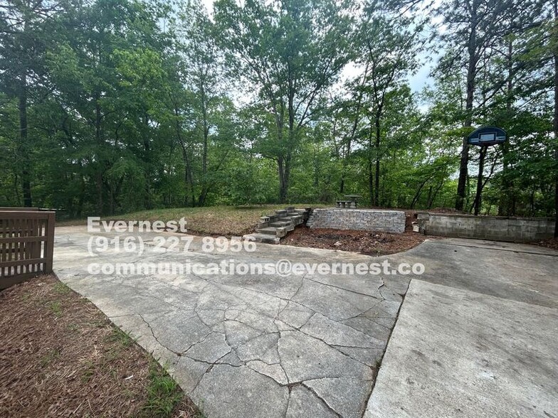 Building Photo - 1612 Deer Springs Rd