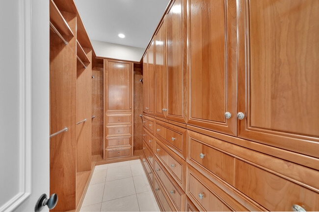 Building Photo - 30 Ritz Cove Dr