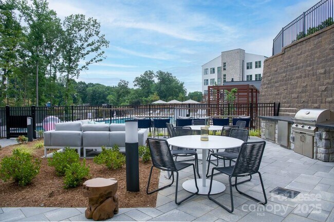 Building Photo - 9132 Senator Royall Dr