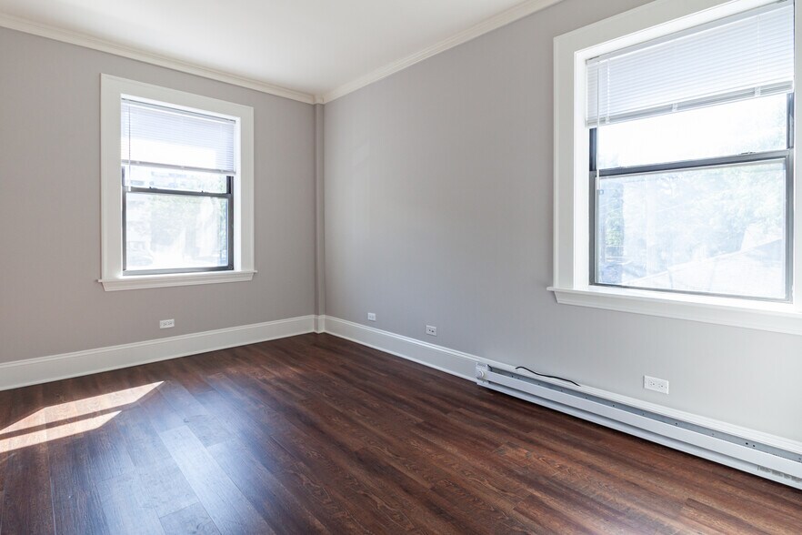 Building Photo - 827 W Lakeside Pl