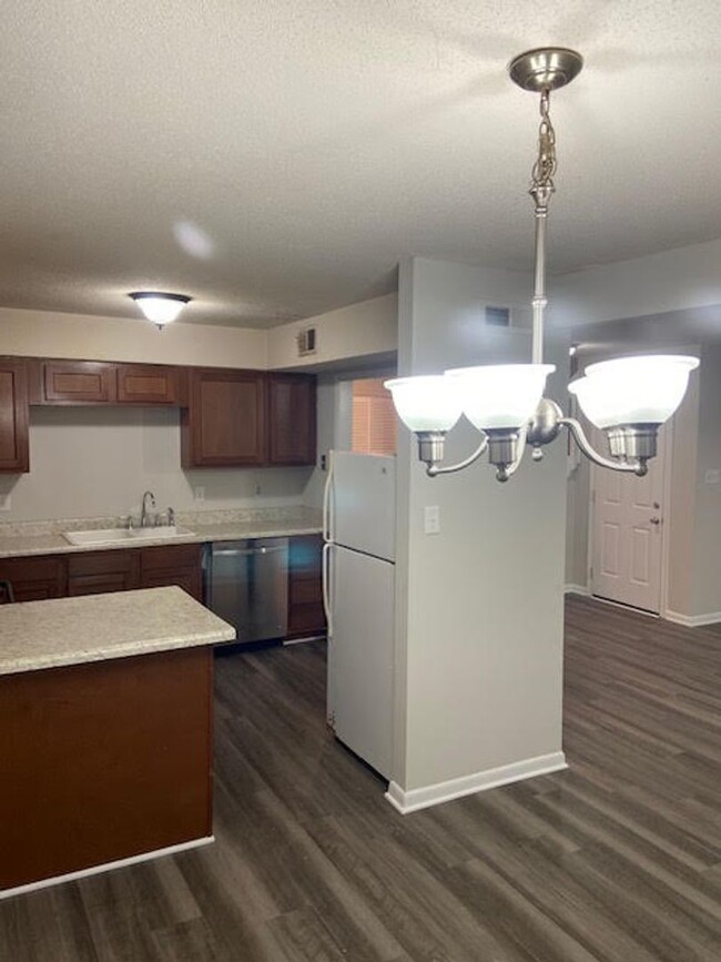 Building Photo - 3 Bedroom, 2.5 Bathroom Condo in the Walde...