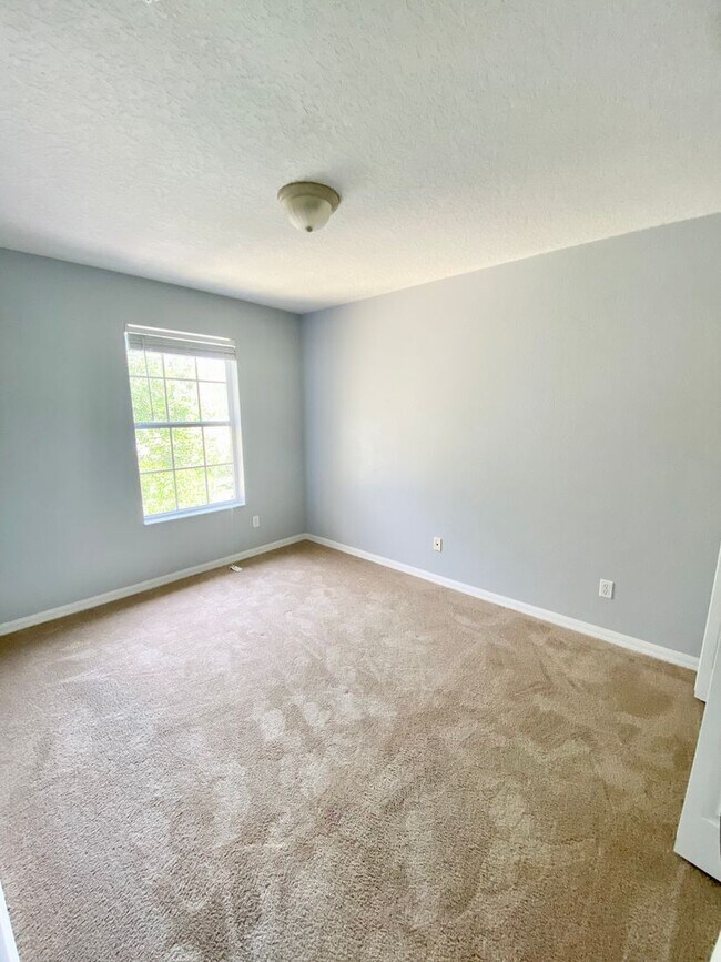 Building Photo - 3/2.5 Townhouse For Rent in SouthMeadow