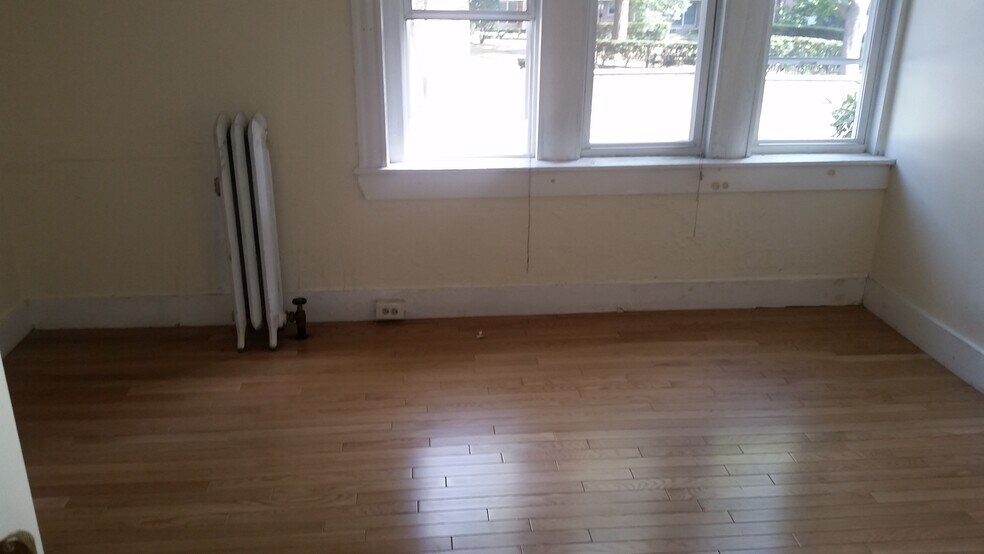 Building Photo - 60 Egmont St