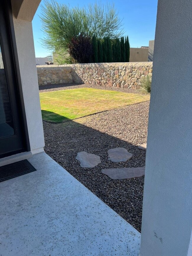 Building Photo - Beautiful East side House in Ventanas Subdivision