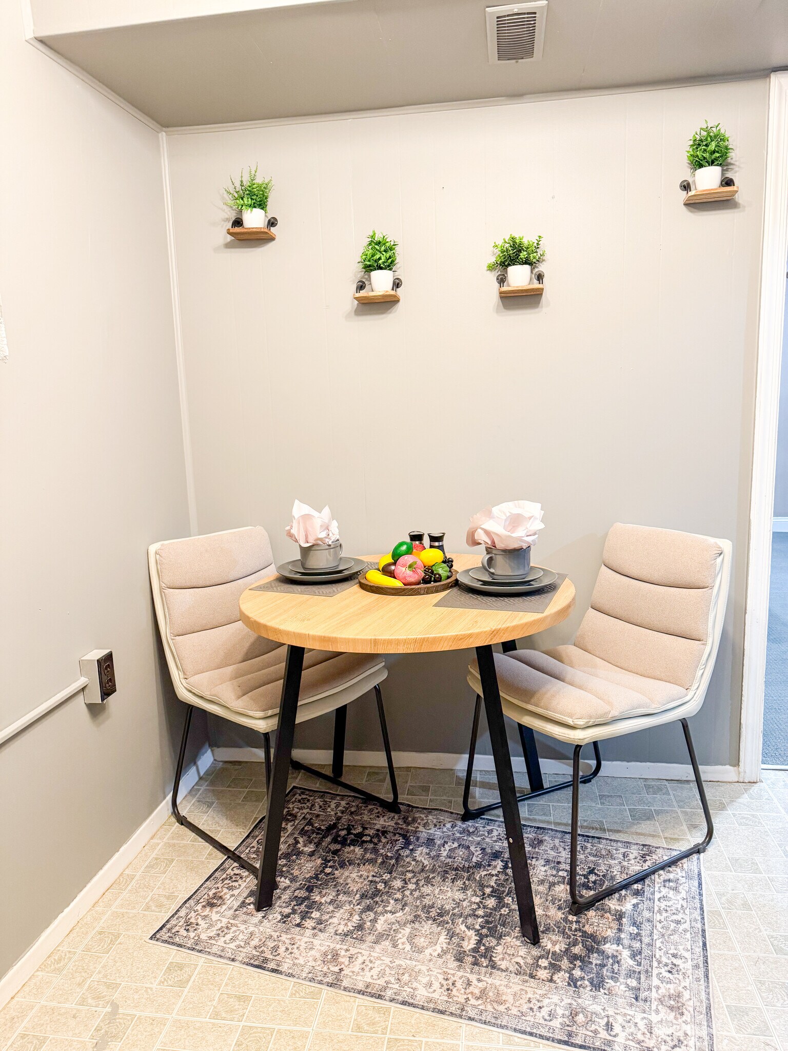 Kitchenette Set - 134 Mississippi Ave SE