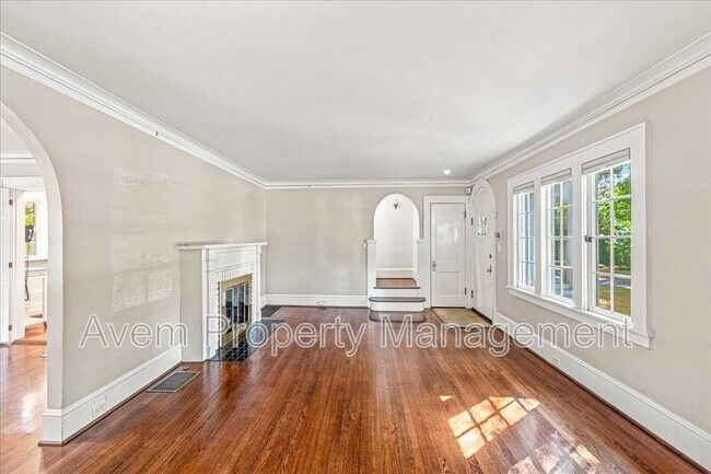 Building Photo - 3411 SE Crystal Springs Blvd