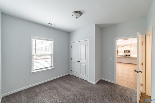 Building Photo - 15036 Lakeside Trail SW