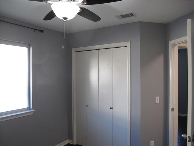 Building Photo - 915 Lantana Dr