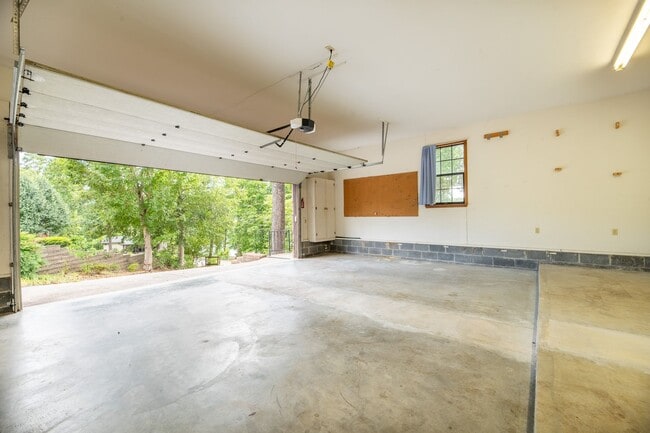 Building Photo - 7750 Melanie Cir