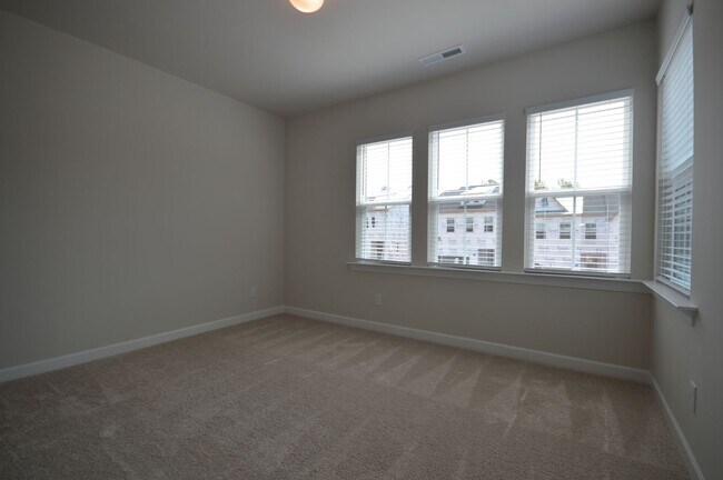 Building Photo - 7805 Sofiana Ave