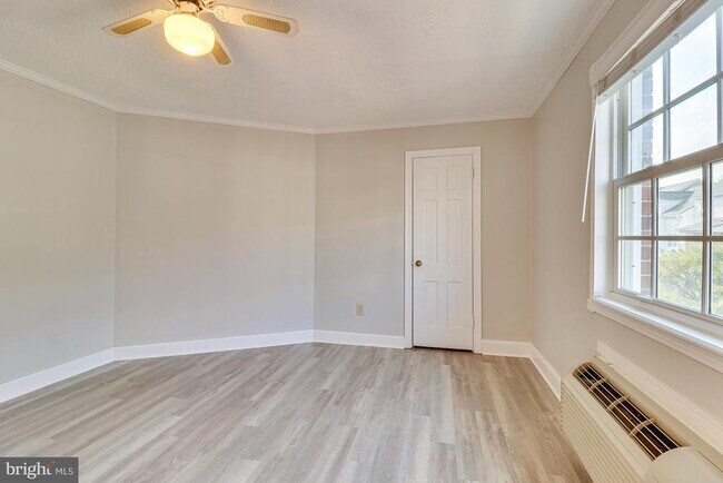 Building Photo - 1708 W Abingdon Dr