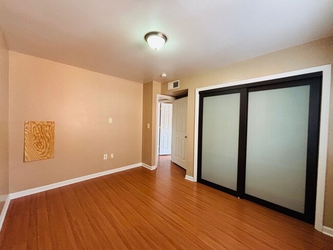 Building Photo - 307 Loudon Rd