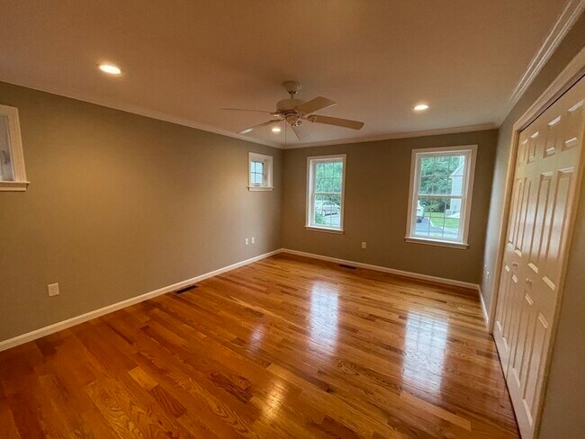 Building Photo - 53 Brewster Rd