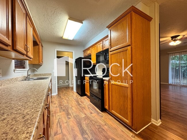 Building Photo - 3 Bedroom Home with Brand New Carpet *1/2 ...