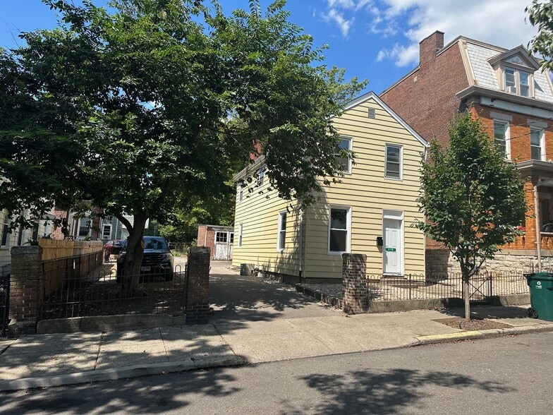 Front Exterior 2 - 318 Emming St