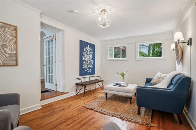 Building Photo - 615 Sycamore Dr