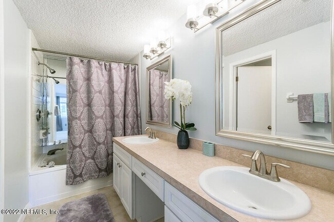 Building Photo - 127 Sand Castle Way