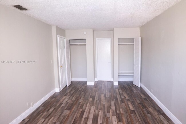 Building Photo - 4280 Woodside Dr